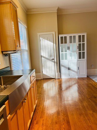 Kitchen - Old 4th Ward- APARTMENT charming &walkable