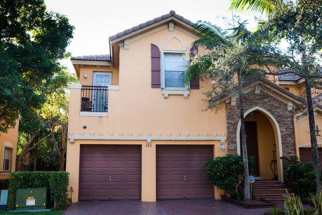 House - FIU Students: Move-In Ready Home, Just $1,000 Deposit!