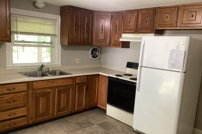 Kitchen - 4Br - 3 Rooms Left! GAS HEAT INCLUDED! Rent by the Room 2 larger 1 smaller Apartments