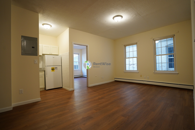 1 - $2,200 – Bright Mission Hill 1BD | Now | Near NEU & MBTA Apartments