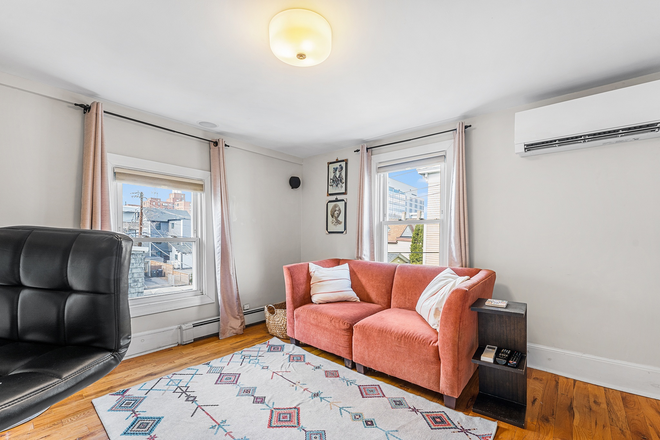 Living room - 3 bd/1 bth by Owner, w/ Garage, near Inman and Lechmere Condo