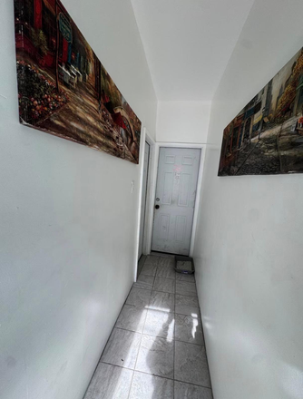 Entrance - 1-Bed & Living Room Apartment