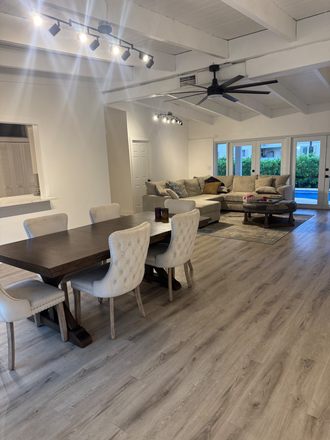 3 - Looking for other college students to live with in this House. Walk to School