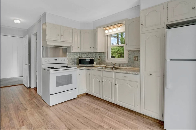 Full kitchen - One Bedroom apartment in desirable location with private deck