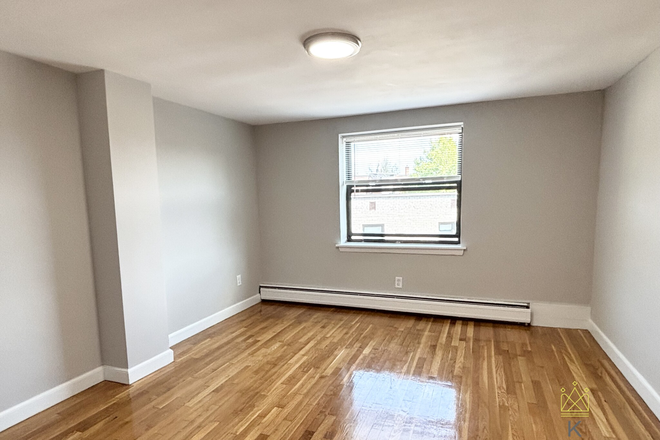 bedroom - Sunny Coolidge Corner 1 bed with parking Apartments