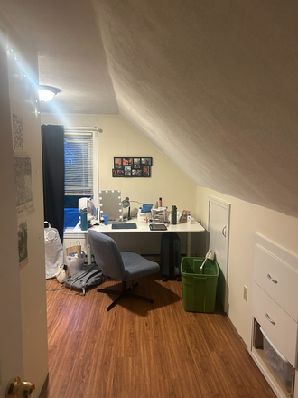 Bedroom - SPRING 2027 SUBLET: Cozy and furnished upstairs bedroom, <10 minute walk from Tufts campus Duplex