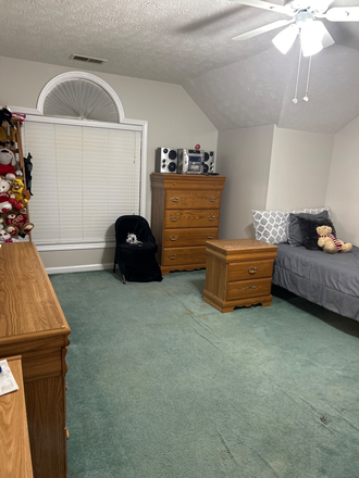 Large open bedroom with 2 closets - Two Rooms Available for KSU Students, Faculty, and Staff