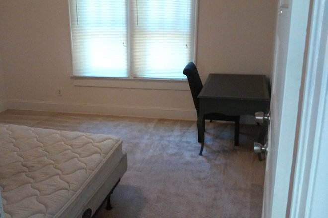 Photo - Convenient Student Housing House