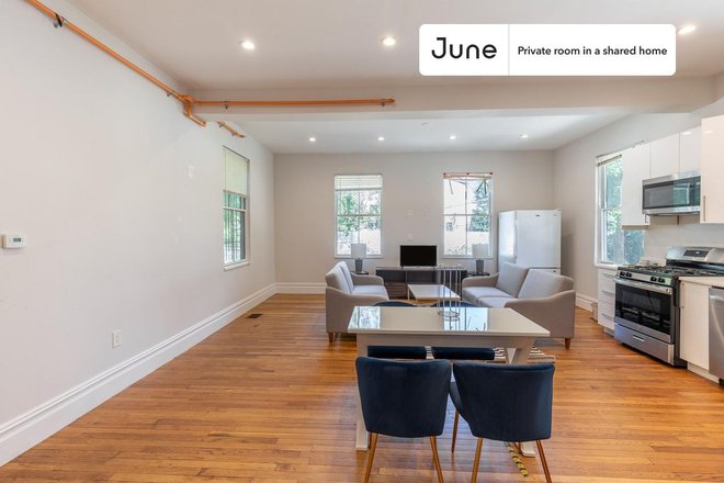  - Private bedroom in 6 bed/3 bath Home