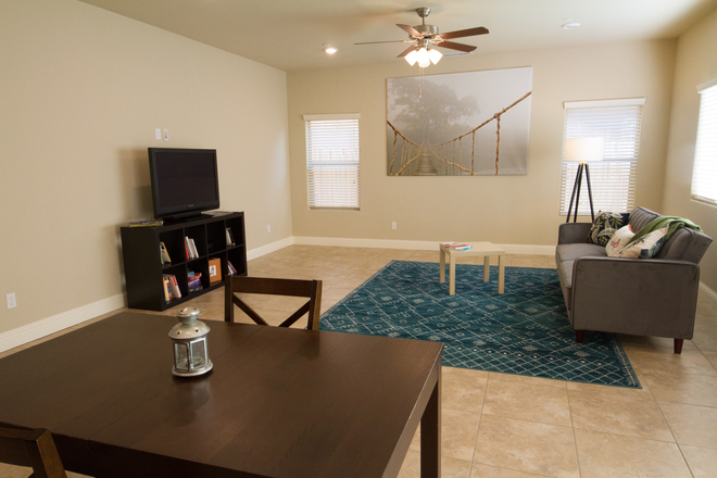 Livingroom - Smart Home Room - Free Internet