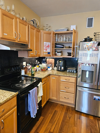 Kitchen - 5 Bedrooms, 2 bathrooms - No Broker's Fee - Close to Tufts & Davis