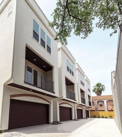 Building Facade - Furnished Montrose Townhouse Near Rice Campus