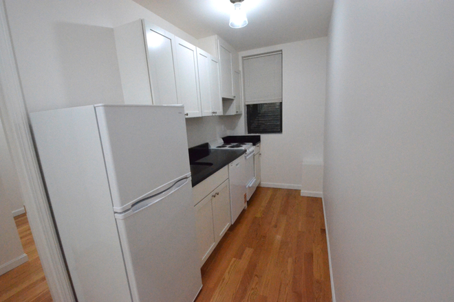 . - Beautiful 2 bed 1 BA on Westland Ave- Avail 9/1