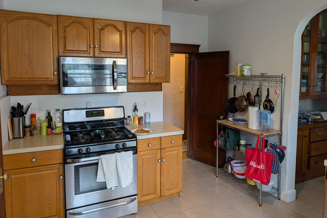 Kitchen - 4 Bed/2 Bath Near Tufts – Hardwood Floors, Spacious Layout & Laundry in Building Apartments