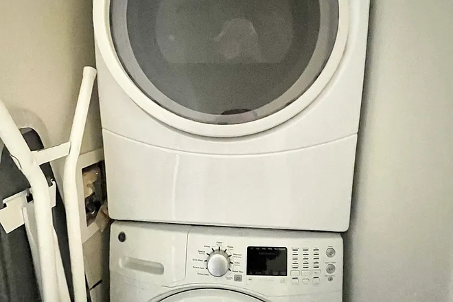 Washer/Dryer - Apartment close to campus