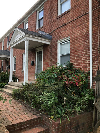 Front - Great value : great location close to GMU, groceries, pharmacy, and restaurants