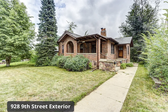 Front of house - 1 bedroom spring sublease with the option to stay through summer on 9th street!! Rent negotiable