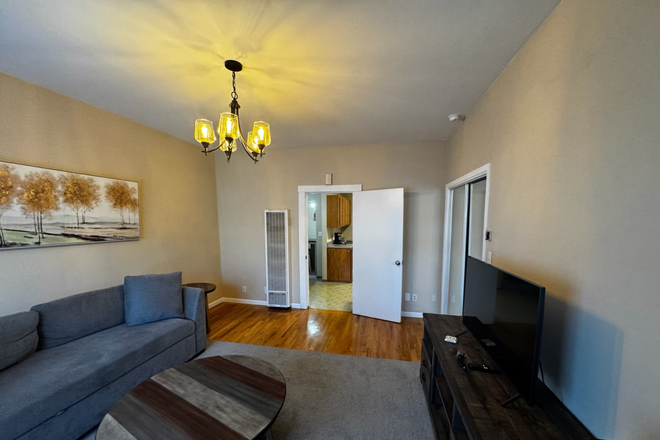 Front room - Quiet, Comfortable Close to Campus and Amenities of Berkeley Apartments