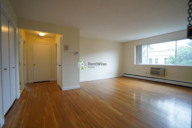 1 - Avail NOW - Most Desirable Packards 2 bed. H/HW inc, Pets ok. Easy MBTA! No FEE & 1 Free Month!