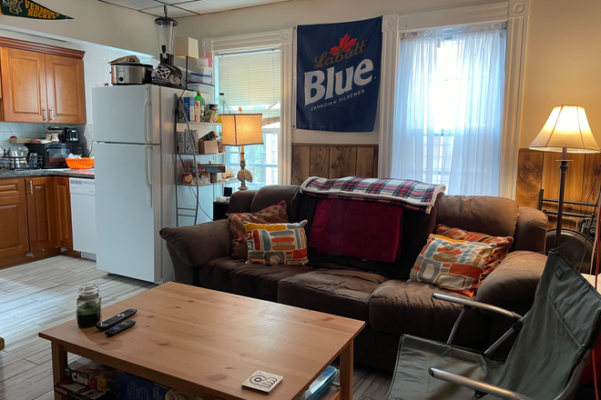 1 - SEPT 2026 – East Cambridge 3 Bed with Central A/C, Parking & Pet Friendly! No Broker Fees!