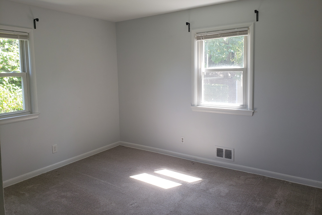 Bedroom - Private room for sublet, close to campus