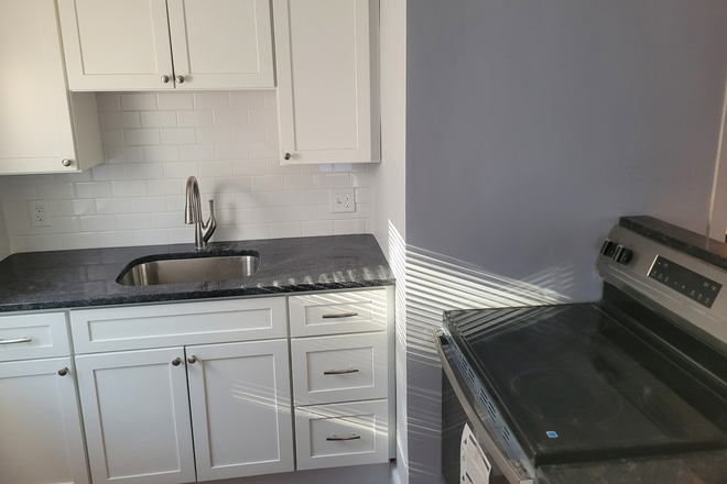 Kitchen - Hinckley St Triplex