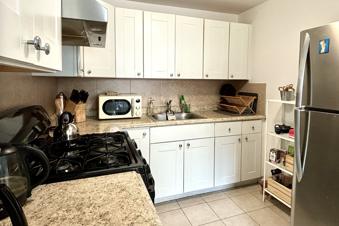 Kitchen - Room for female-Witherspoon St-Princeton Apartments