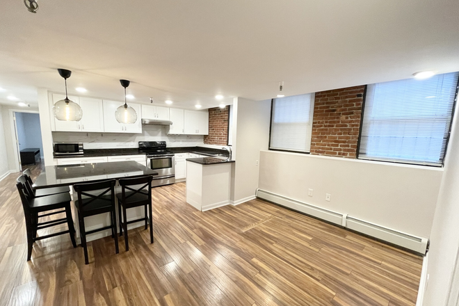 LIVING - SPACIOUS 4 BED/2 BATH ON HEMENWAY WITH HEAT AND HOT WATER INCLUDED! 9/1/26! Apartments