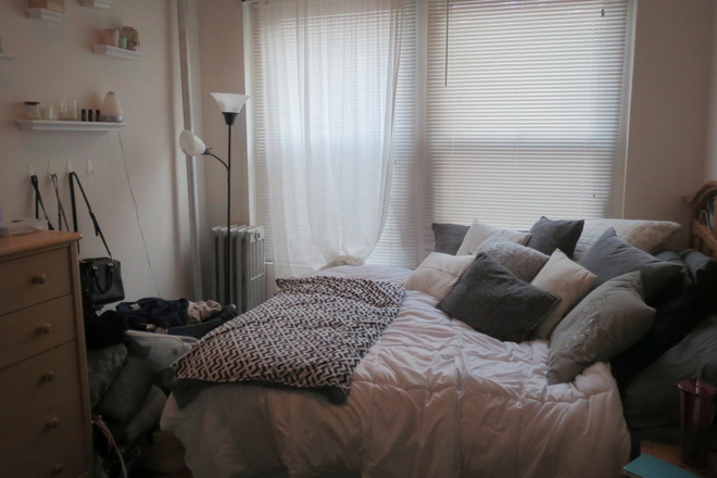 Bedroom - 3 Bed Available 9/1/26! *CONTACT NOAH 603-470-8181 Apartments