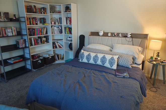 Bedroom furnished - Room Available for Fall Semester