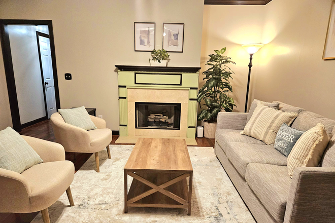 Living Room - Sweet Suburban Student Living Home | Utilities & Furniture Included