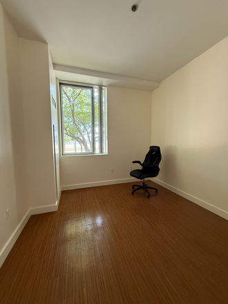 Bedroom - Bedroom with private bathroom sublet in a 3Br/2ba Apartment