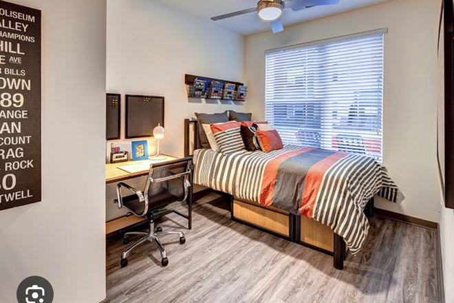 Bedroom - UCentre on College Apartments