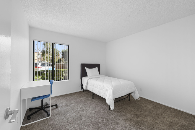 Private Room - Affordable Student Housing in Irvine - Private Room/Shared Bathroom Apartments