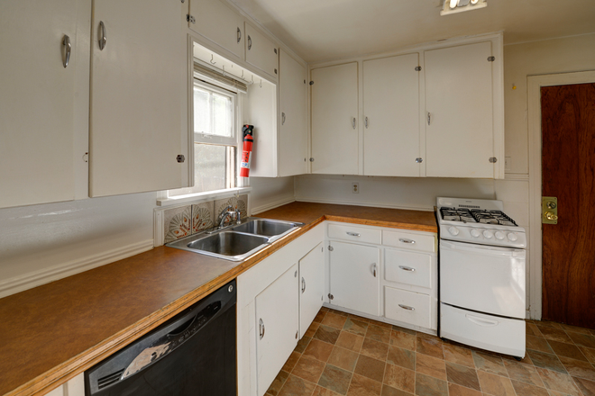 2126-2128 Baseline Road Kitchen - 2126-2128 Baseline Road Apartments