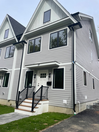 Front Exterior - 27 GreyCliff Rd, spacious unit close to campus and off campus life.