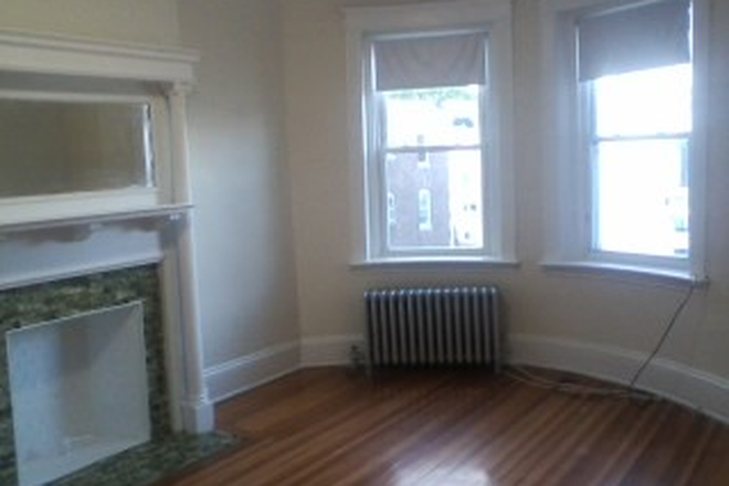 Hub Realty - Front facing one bedroom in handy location on Green line T, in Allston Apartments
