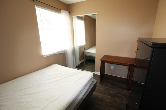 Bedroom - Hunters Ridge - 4 bedroom 2 bath apartment for rent! Pre-leasing for the 26-27 year!