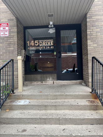 Walk up - Haslett Arms Apartmentse