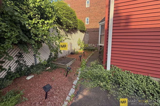 Call NOW for showings! 617-236-8600 - CLARKEN CT - *NO FEE* BUNKER HILL 2BR/1.5BA 2 FLR TWNHOUSE W/ EIK, DW, YRD, W/D IN UNIT *AVAIL NOW!*