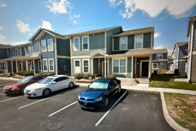 Street view - Apartment at The Cottages on Lindberg