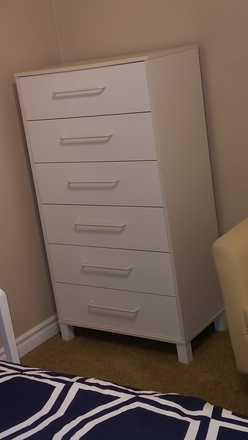 Dresser - Private Home, 3 mi to campus, female only, furnished bedroom with full bath, Eastbluff.