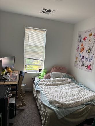 Bedroom - South Campus Commons 7 4x2