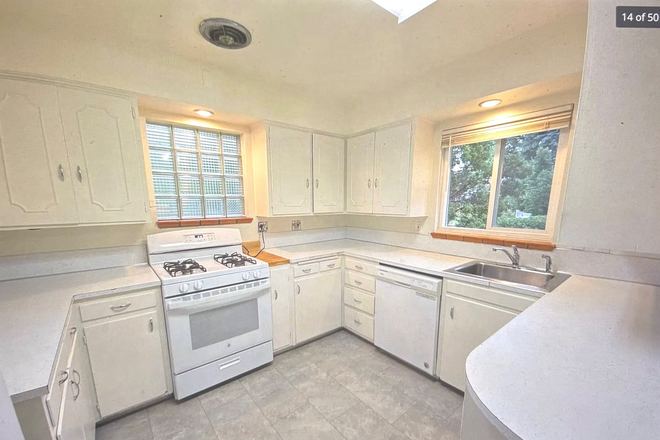 Kitchen - House on the Hill