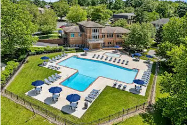 Clubhouse and pool - New Kent Apts, East of WC, need car, 1 bdrm/bath of 2 bdrm/2 bath unit, sublet 4 or 5 mos, renew 12