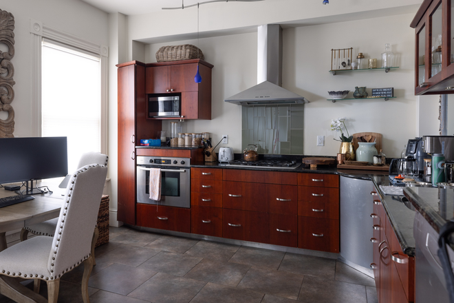 Kitchen - High-end 1-2 Bedroom, Hill Section, close to campus