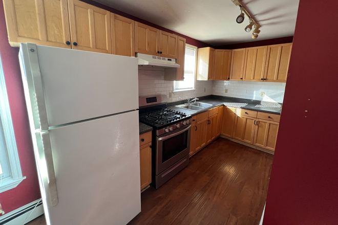 Kitchen - 433 S High Street Apartments