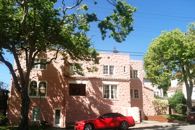 exterior on Cedar - 2301 Cedar, Spacious   apartment in classic 1920's N Berkeley building, close to Cal