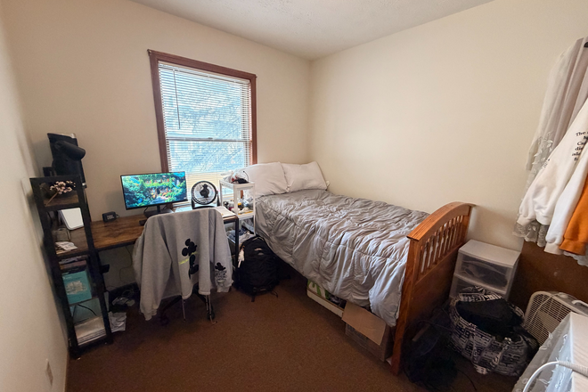 bedroom - Summer Sublease - Room 5 minutes from PMU