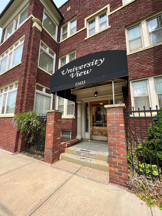 Outside Entrance - Spacious Condo Right Off Campus - Fully Furnished for 3 People